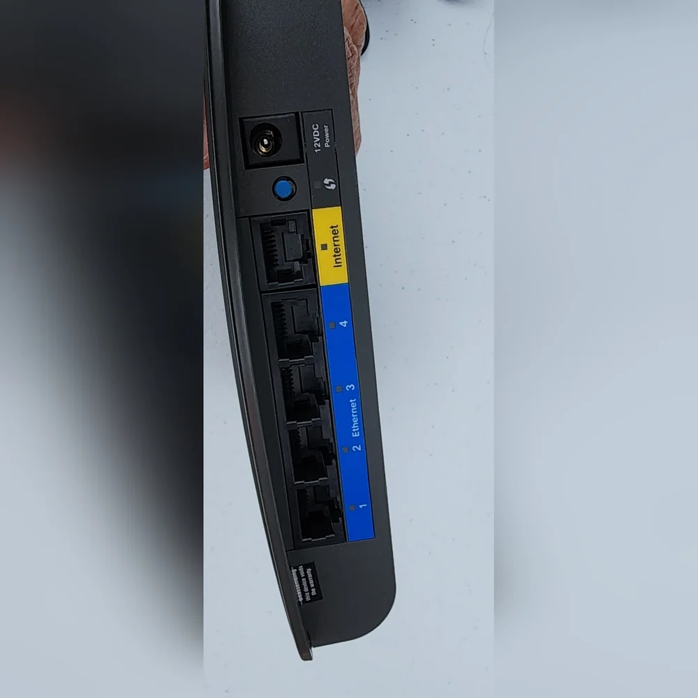 Cisco Black Wireless Router - Picture 2 of 7